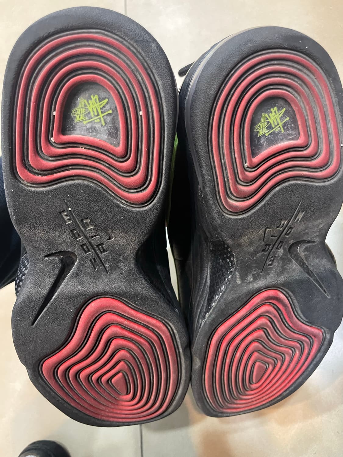 나이키와 스투시의 콜라보, 에어 페니 II 블랙/라임  상품이미지3