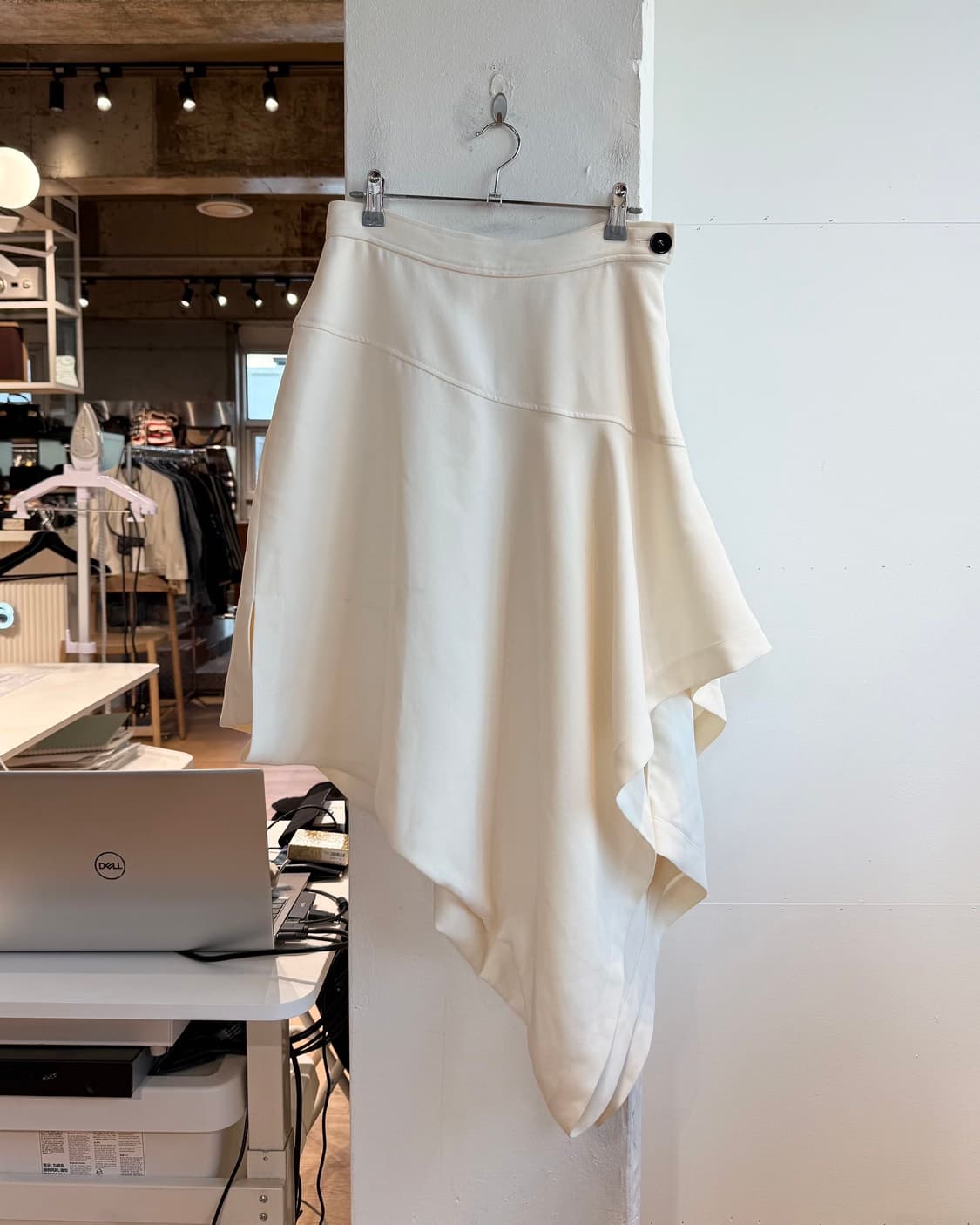 jw앤더슨 아이보리 레이어드 행커치프 미디스커트 상품이미지2