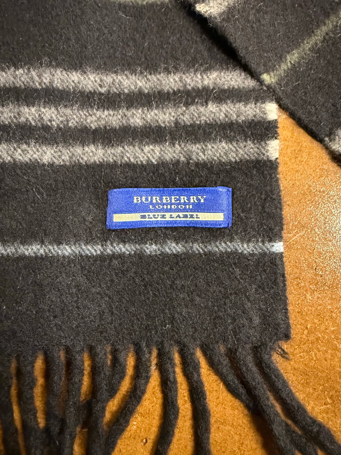 버버리 BURBERRY 블루라벨 스트라이프 캐시미어 머플러 블랙 상품이미지6