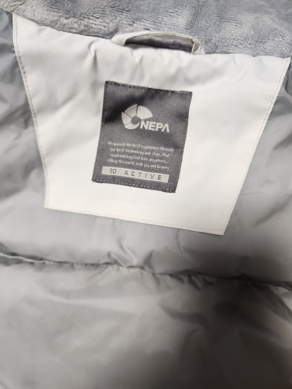 네파 여성 액티브 롱패딩 라이트크림 사이즈90(s)

모자 털 없음

 상품이미지8