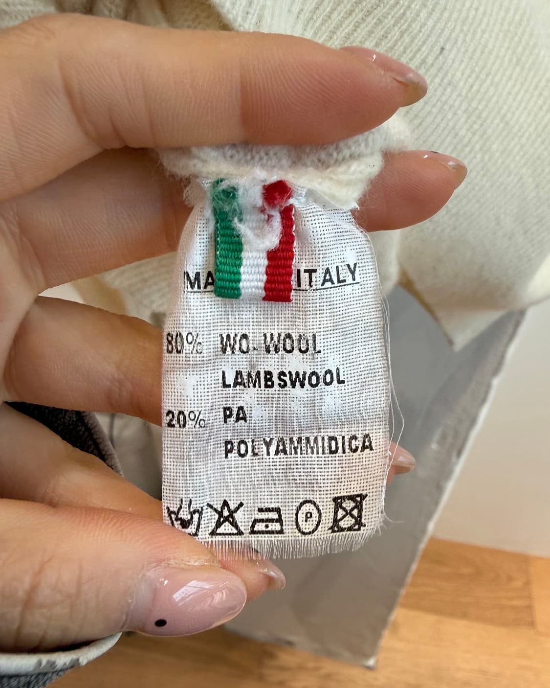 이스트 하버 서플러스 아이보리 브이넥 니트 상품이미지9