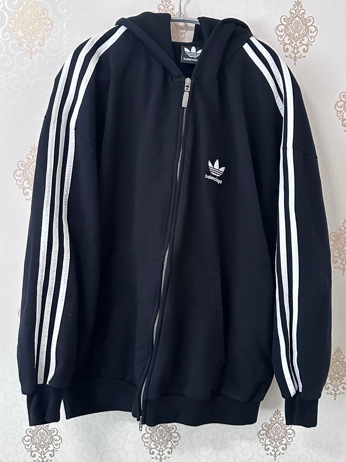 발렌시아가 x 아디다스 후드집업 상품이미지1
