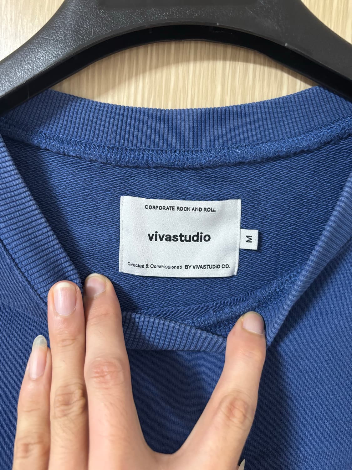 비바스튜디오 블루 맨투맨 M 상품이미지5