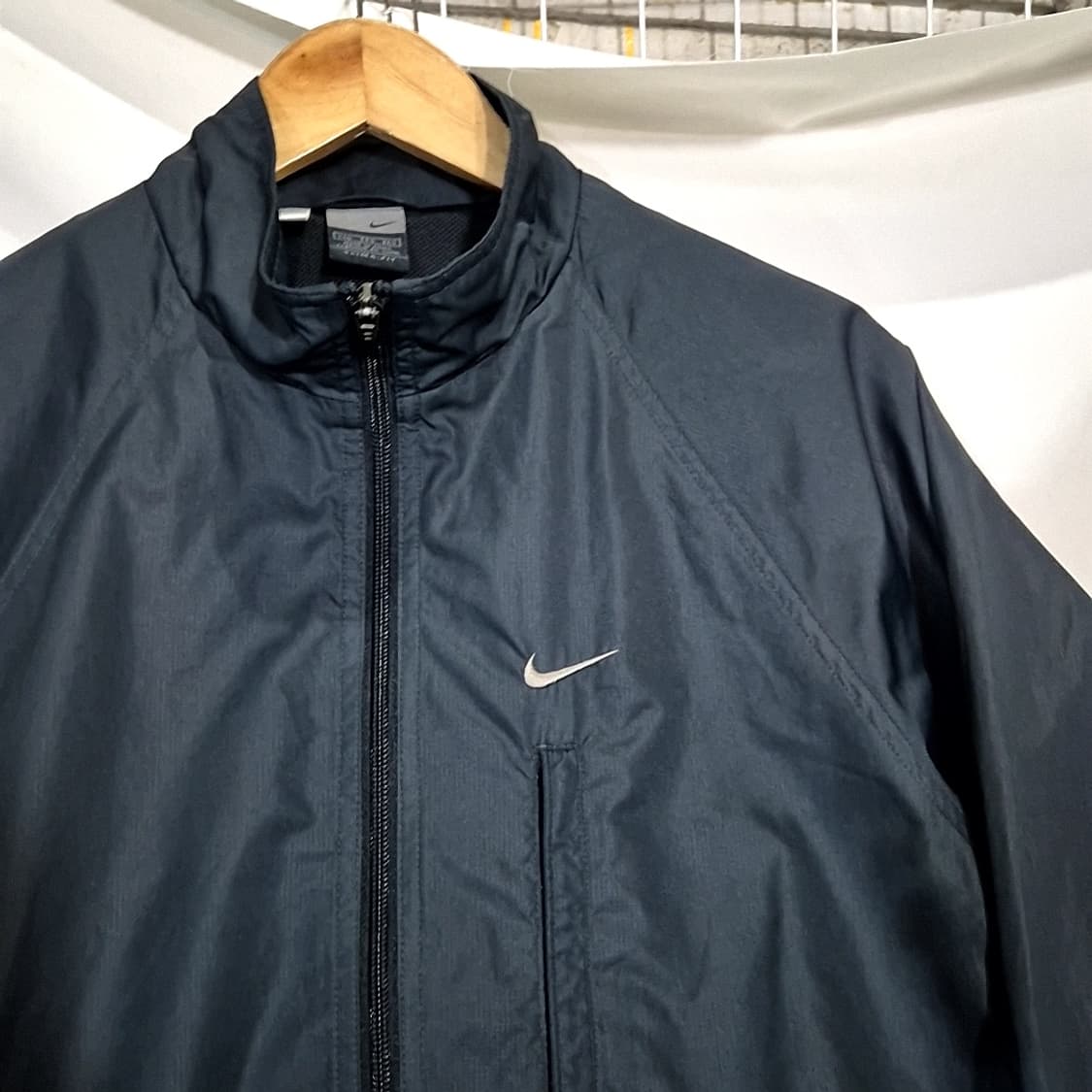 나이키 솔로스우시 바람막이 상품이미지2