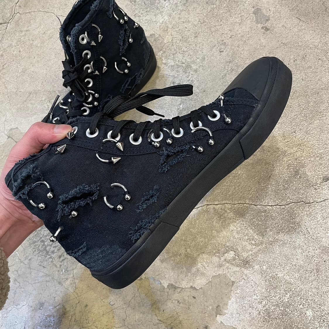 발렌시아가 파리 피어싱 스니커즈 상품이미지5