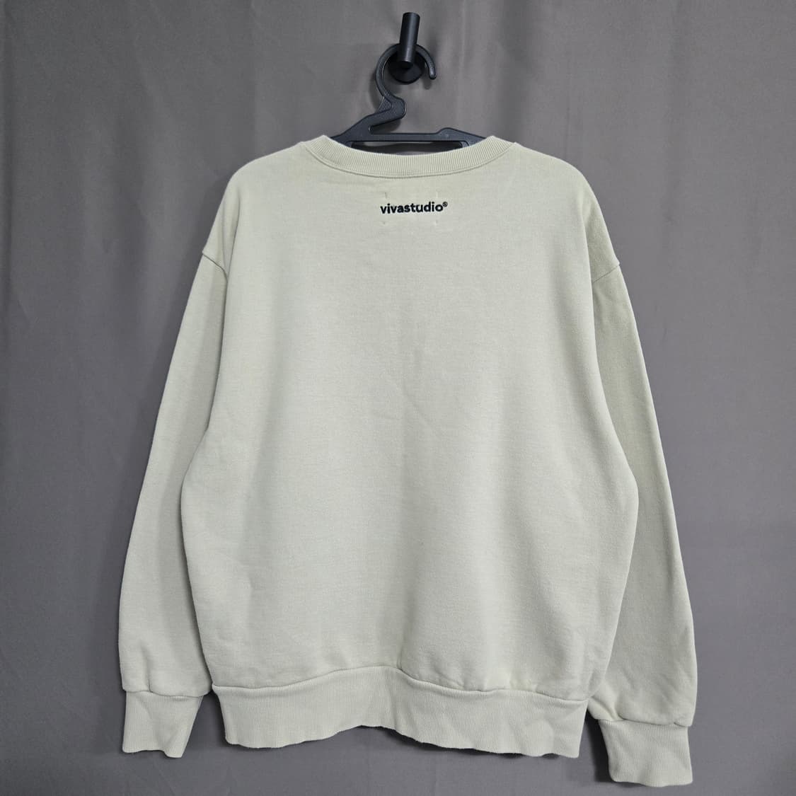 비바스튜디오 맨투맨 베이지색 상품이미지4