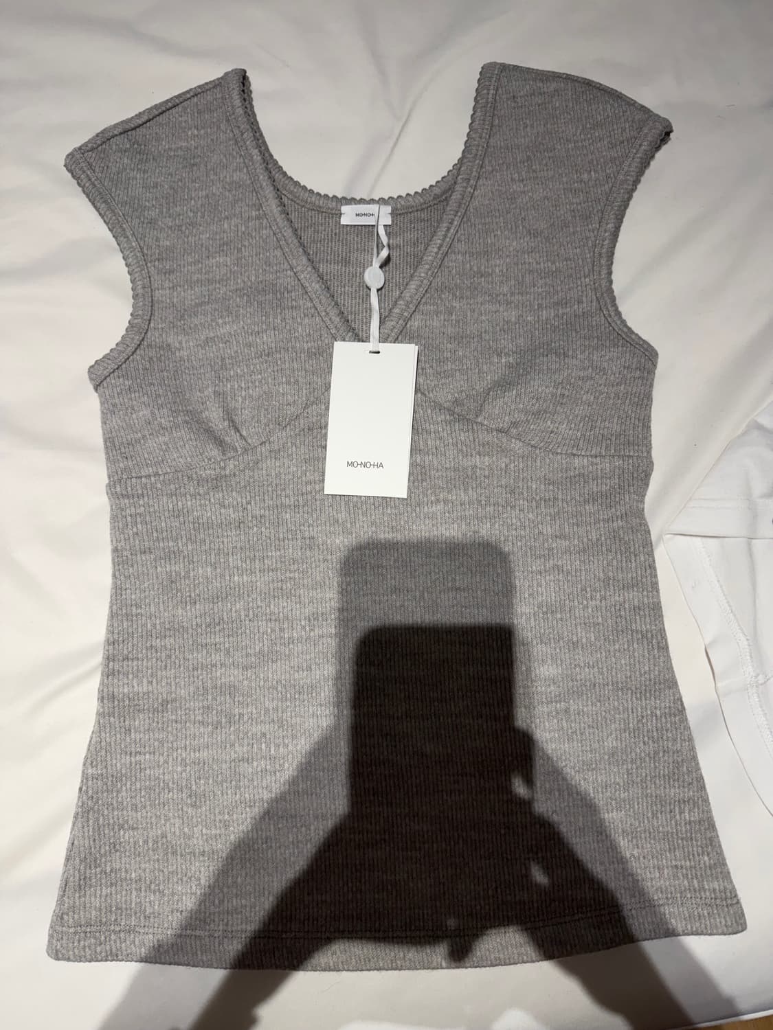 모노하 Scallop cap sleeve top 라이트그레이  상품이미지3