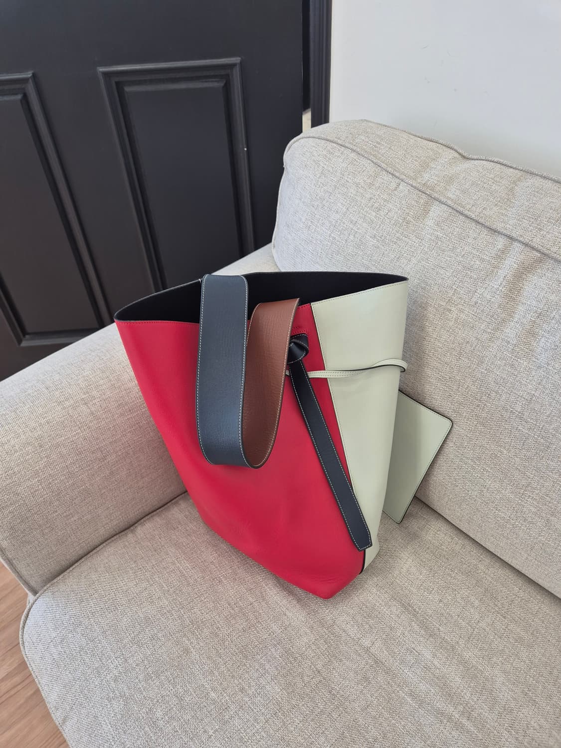 연말까지할인! 셀린느 트위스트 카바스 스몰 사이즈 상품이미지1