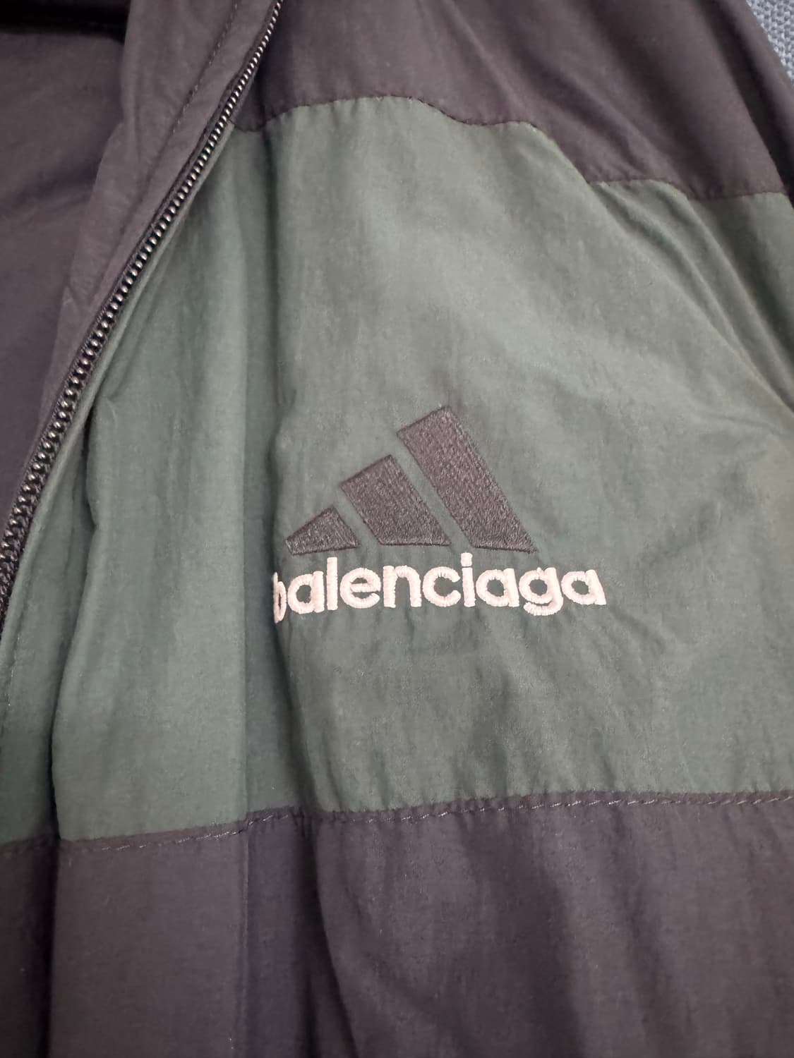 2size) 발렌시아가 x 아디다스 리버시블 패딩 자켓 그린 상품이미지6