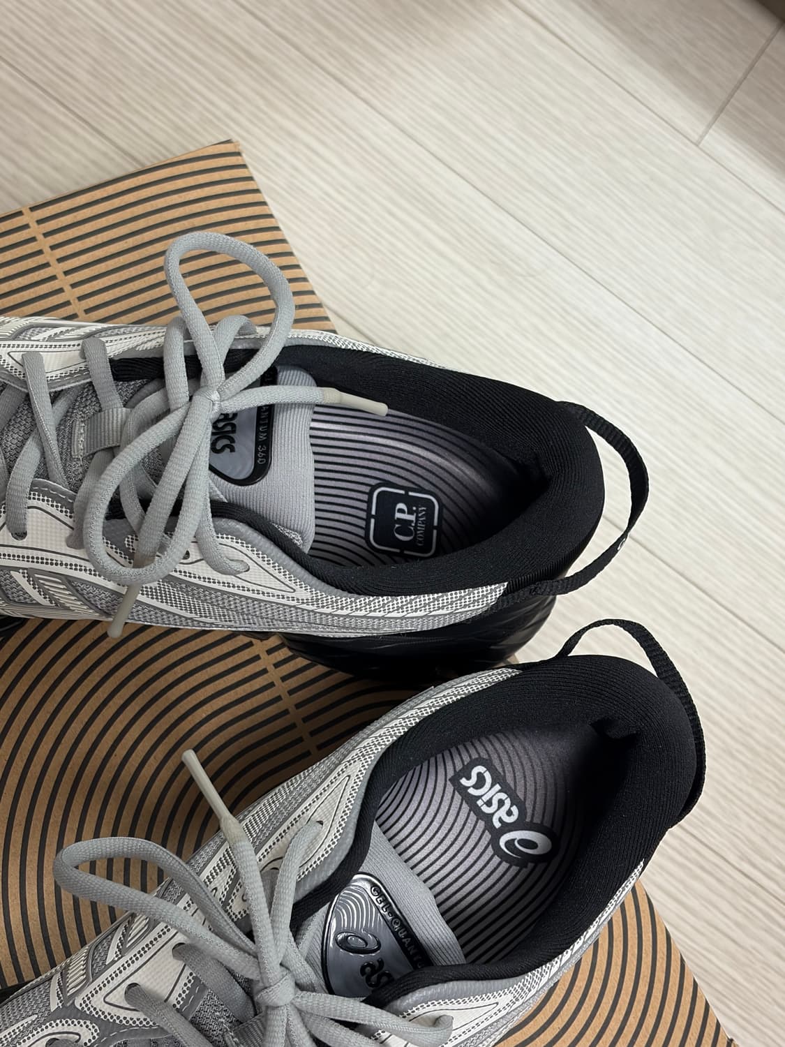 [280] 아식스 x CP컴퍼니 젤 퀀텀 360 8 시멘트 그레이 상품이미지4