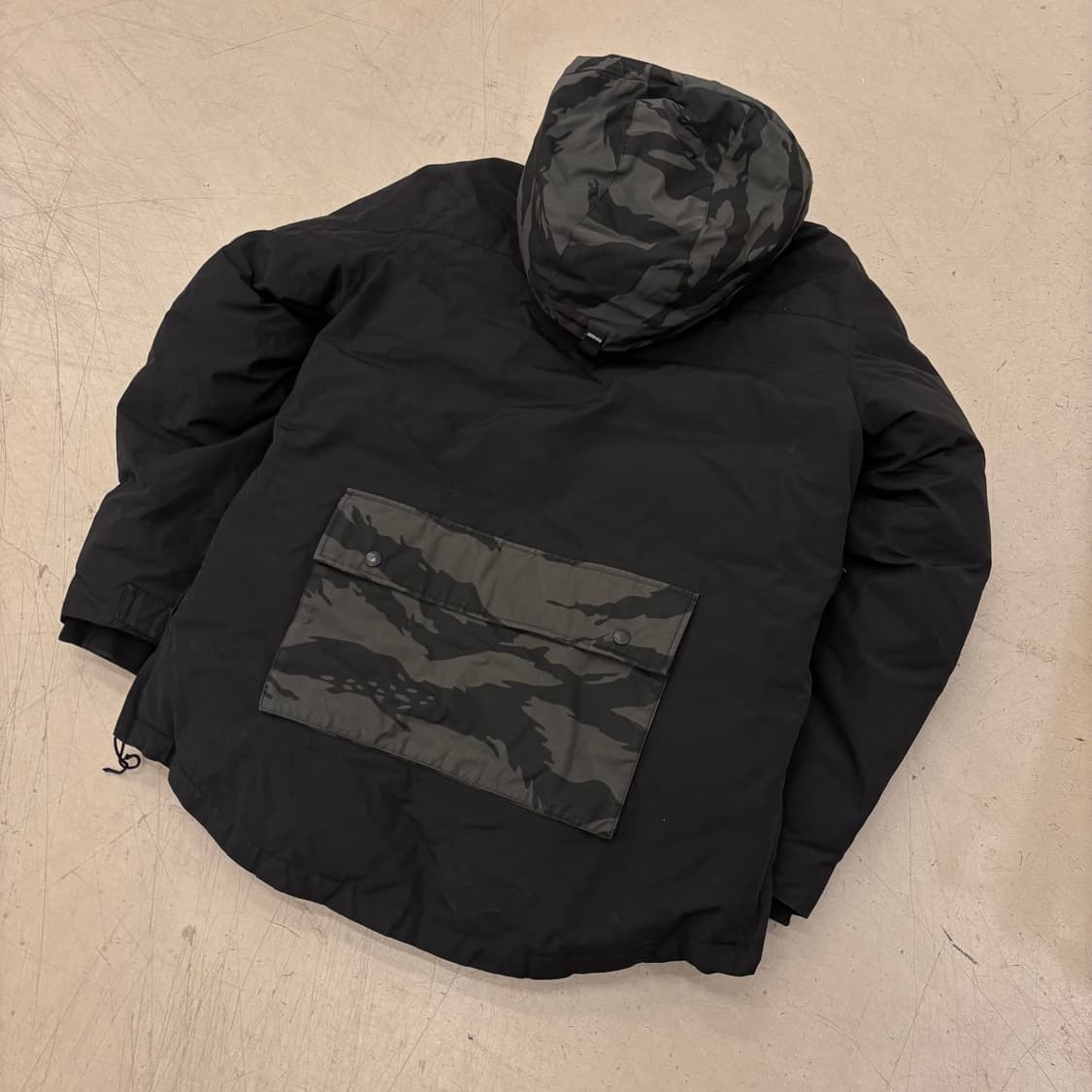 뉴에라 오리지네이터 카모 덕다운 패딩 상품이미지3