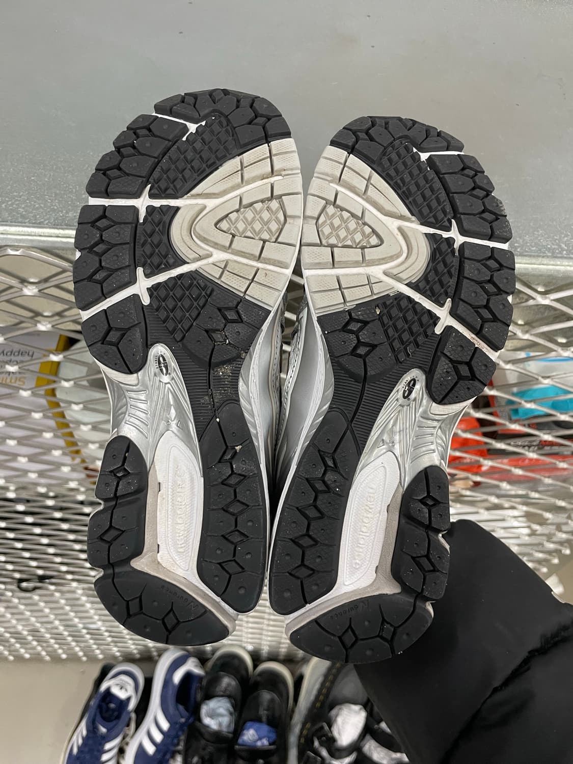 뉴발란스 1906R 화이트 메탈릭 실버 245 상품이미지6