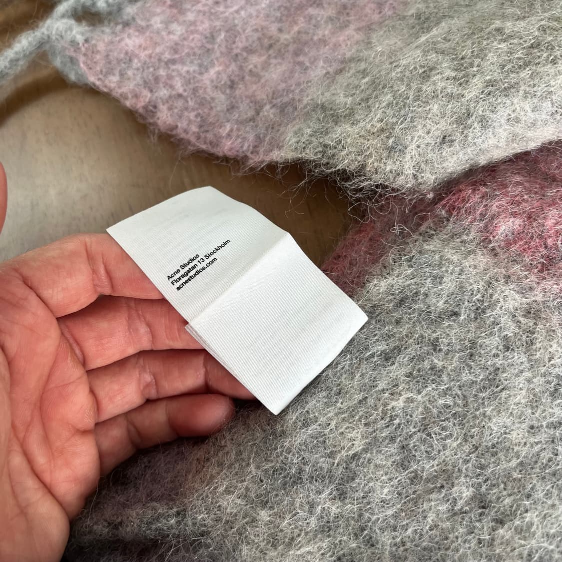 아크네 스튜디오 머플러 상품이미지5