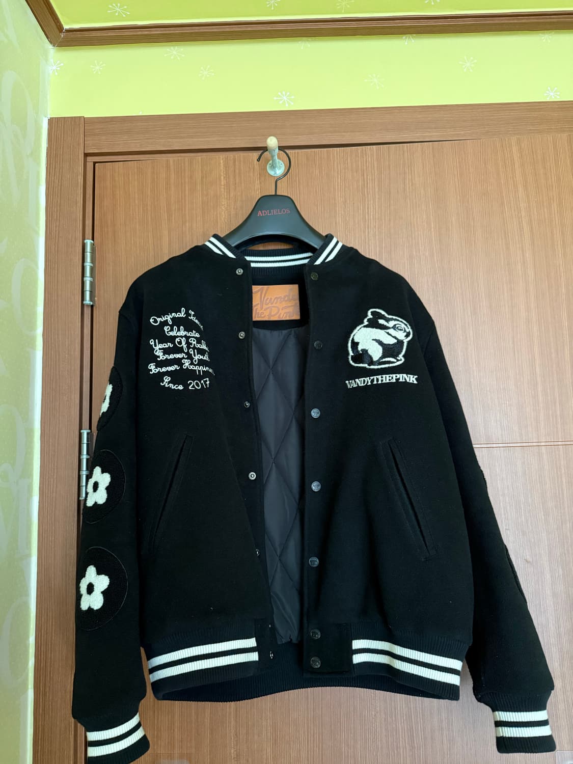 반디 더 핑크 이어 오브 래빗 바시티 자켓 블랙 S 상품이미지1