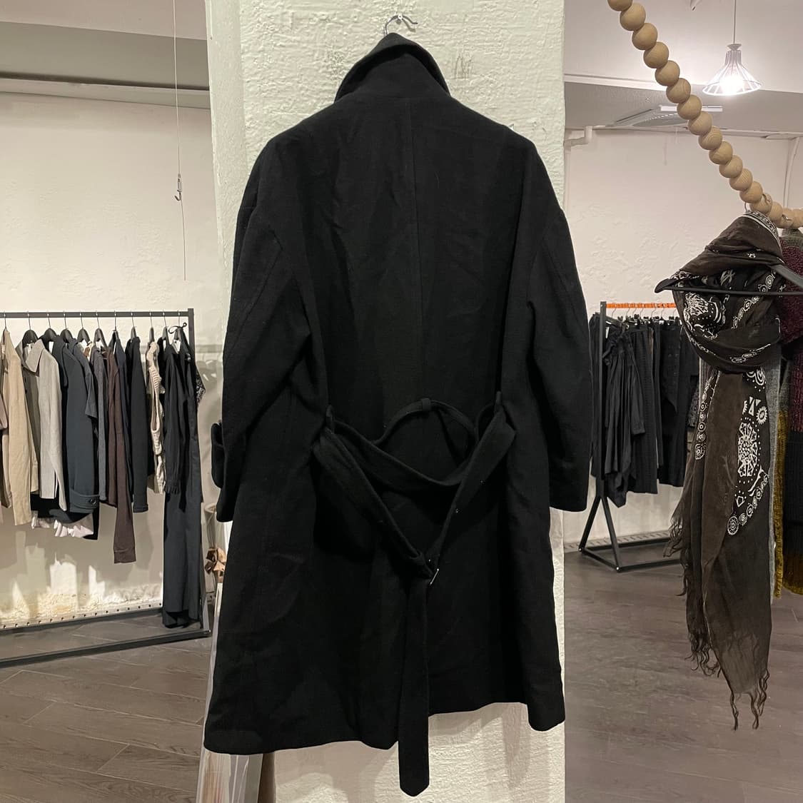 요지야마모토 포켓 디테일 벨티드  코트 상품이미지3