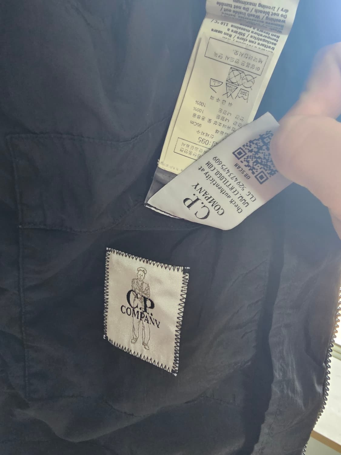 씨피컴퍼니 나일론 블랙 자켓 팔아요 cp컴퍼니 상태 아주 좋음 상품이미지9