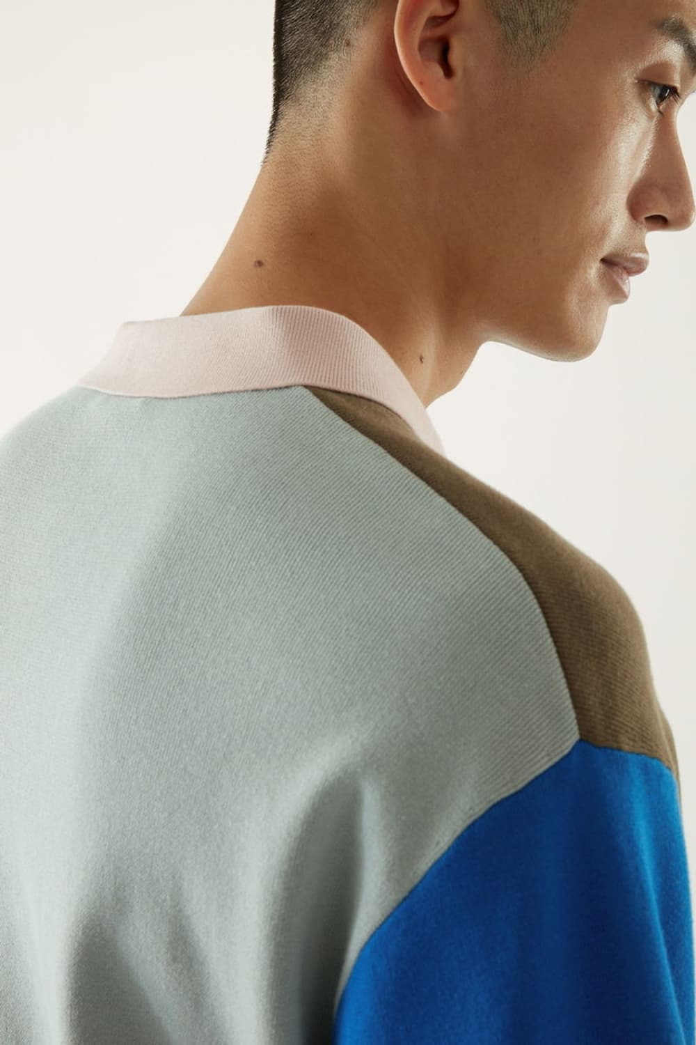 COS 남성 배색 카라 니트 상품이미지4