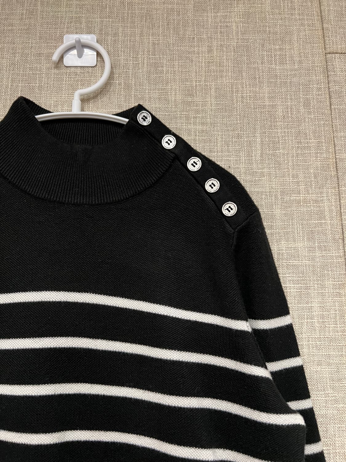 캘빈클라인 하이넥 단추 단가라 니트 S 블랙 상품이미지2