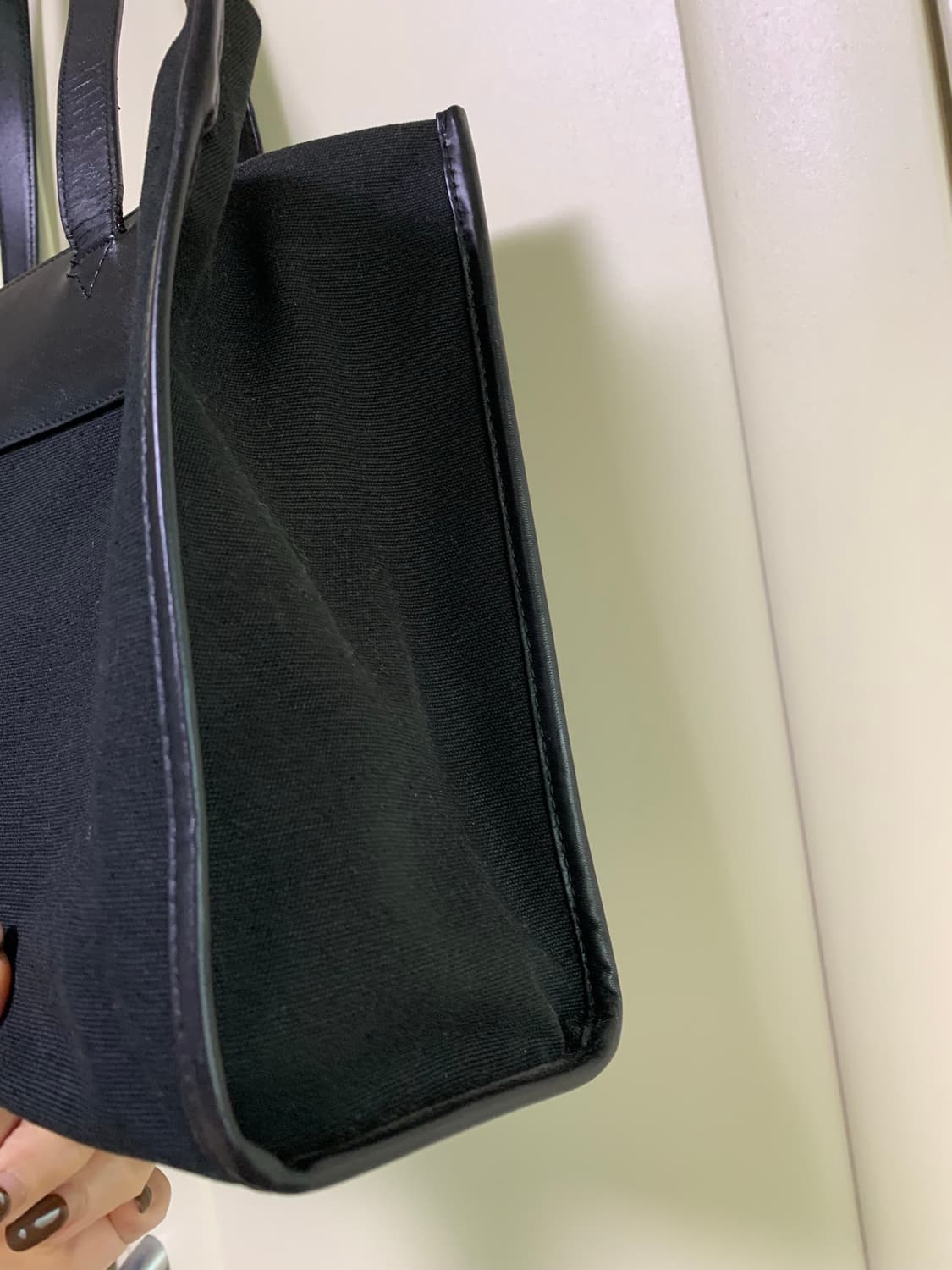 페라가모 블랙 숄더백. 정품 상품이미지3