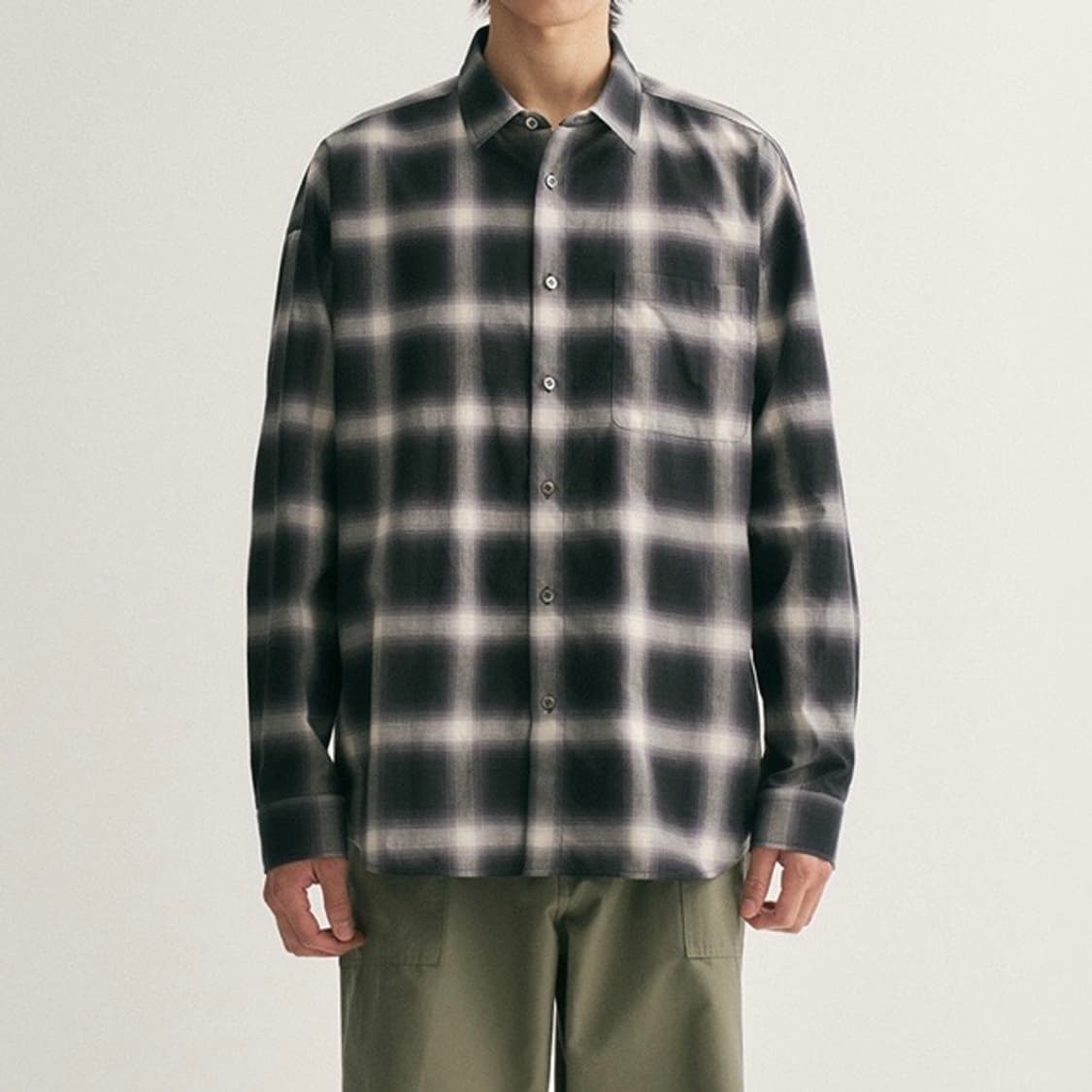 어나더오피스 옴브레 체크 셔츠 블랙 상품이미지3