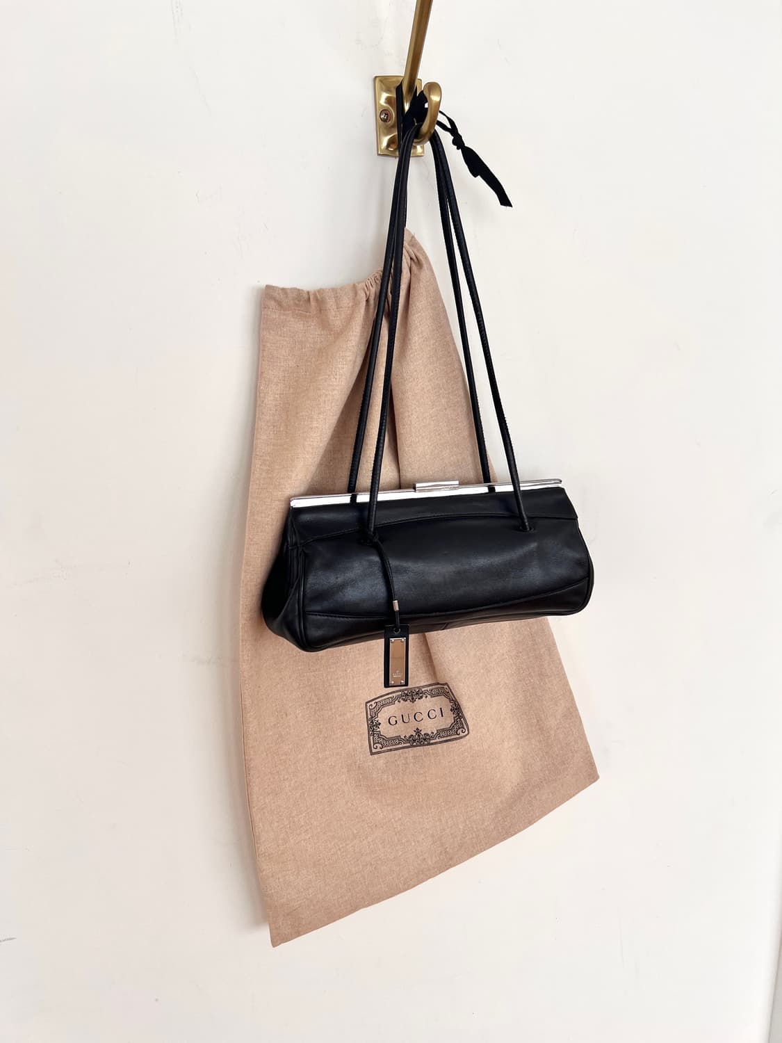 구찌 빈티지 블랙 레더 이스트웨스트 숄더백 상품이미지1