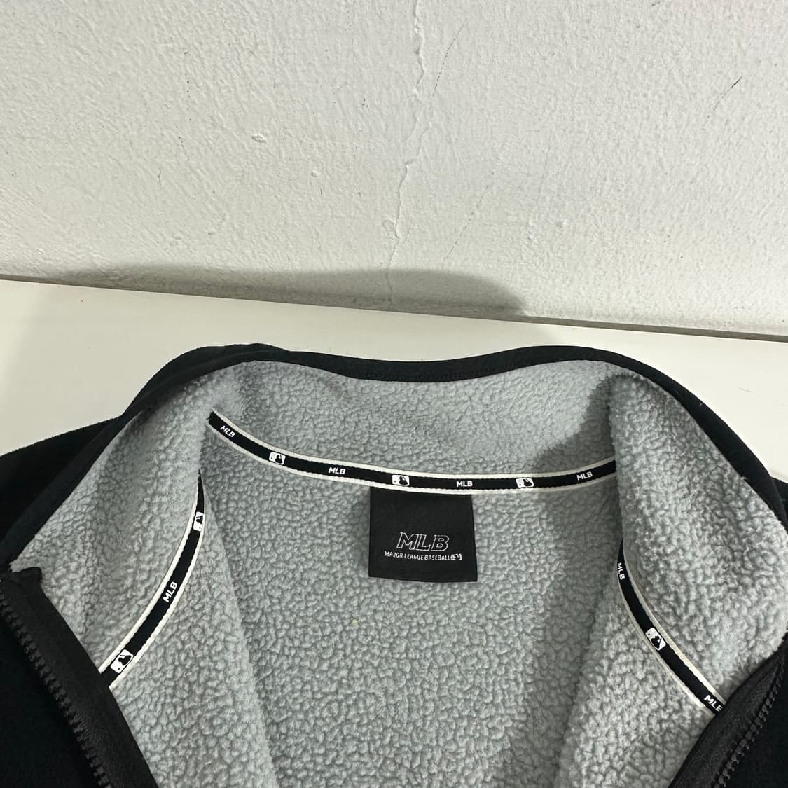 우먼FREE MLB 블랙 뉴욕양키스 후리스 반집업 맨투맨 상품이미지3