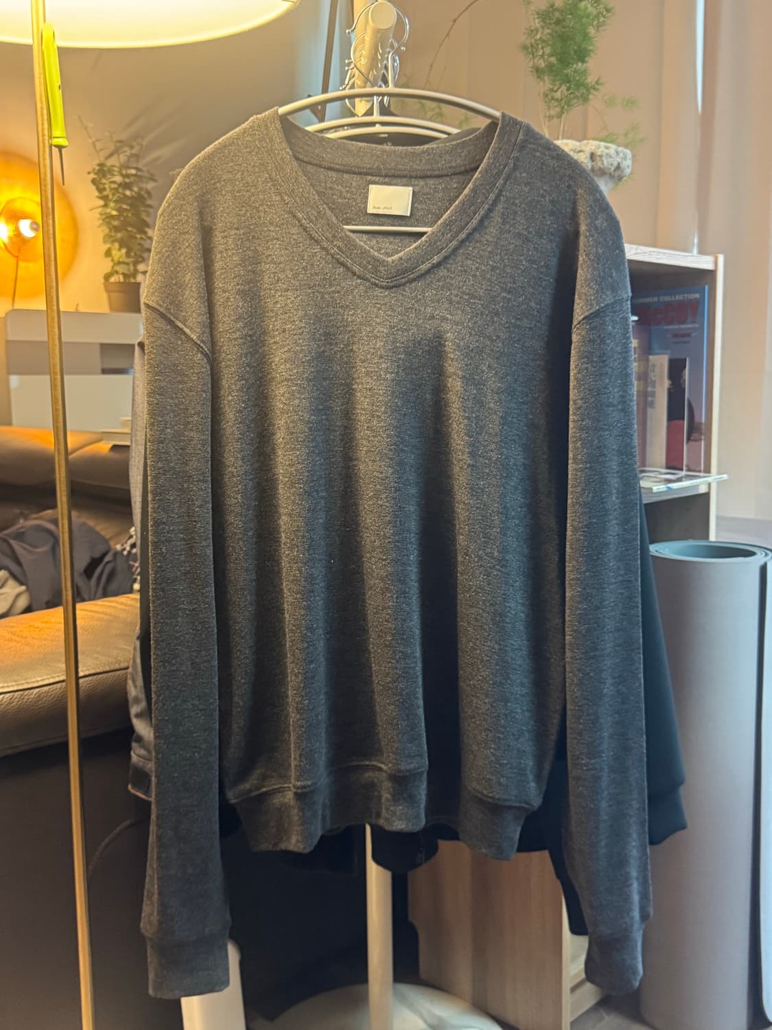 모노프리베 텍스처 브이넥 차콜 상품이미지1