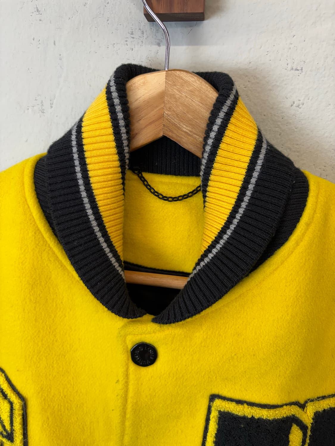 루이비통 엠브로이드 레더 자수 바시티 자켓 상품이미지6