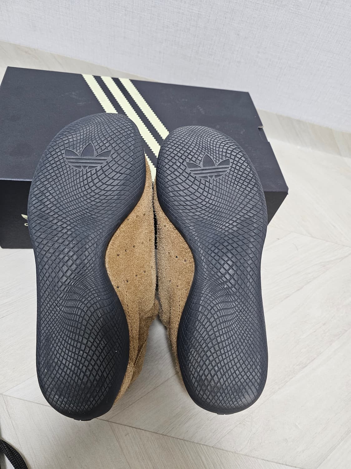 아디다스 웨일즈보너 카린타 karitha 265 사이즈 상품이미지4