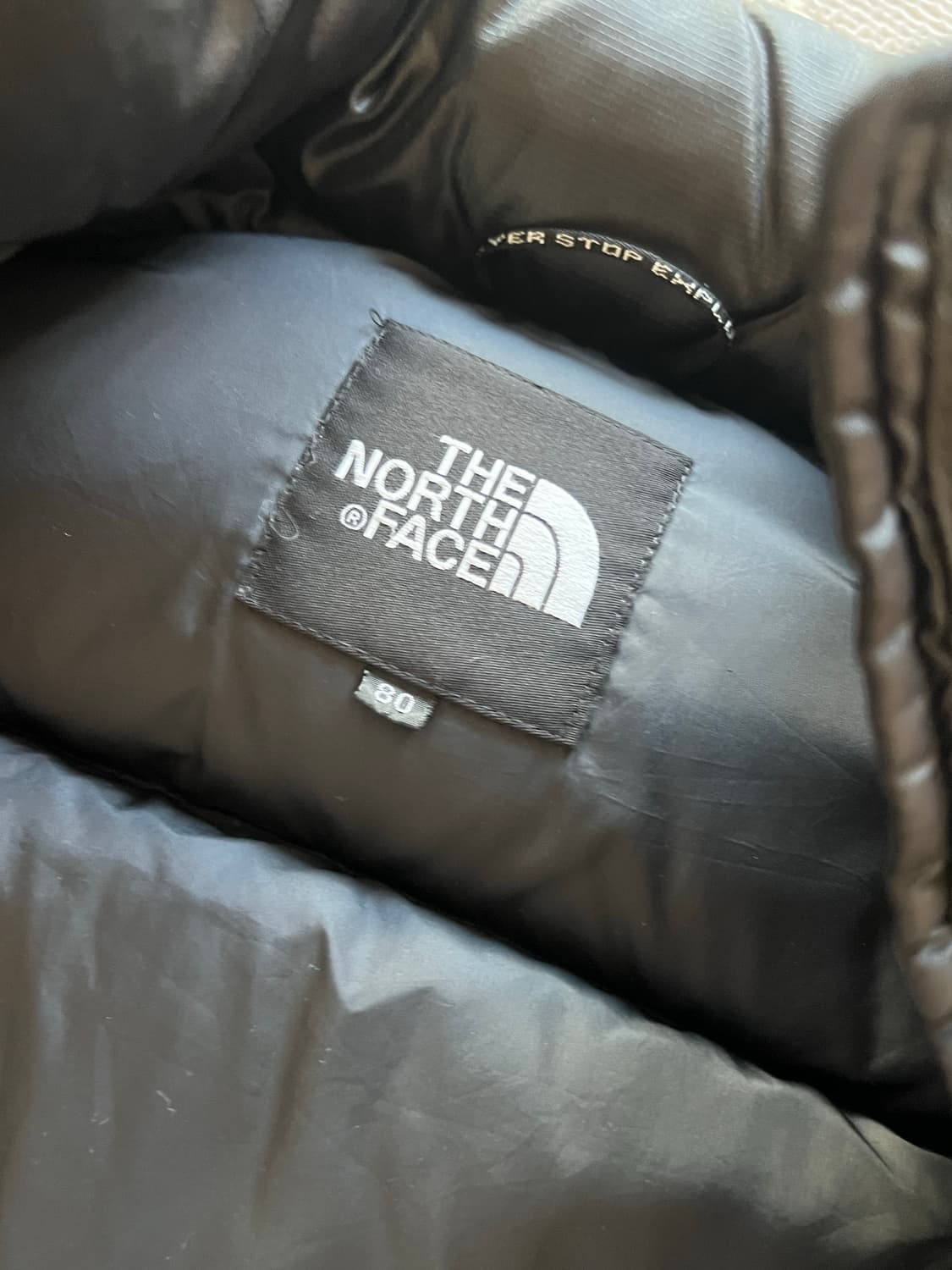 노스페이스 눕시 700 패딩 조끼 블랙 80 상품이미지3