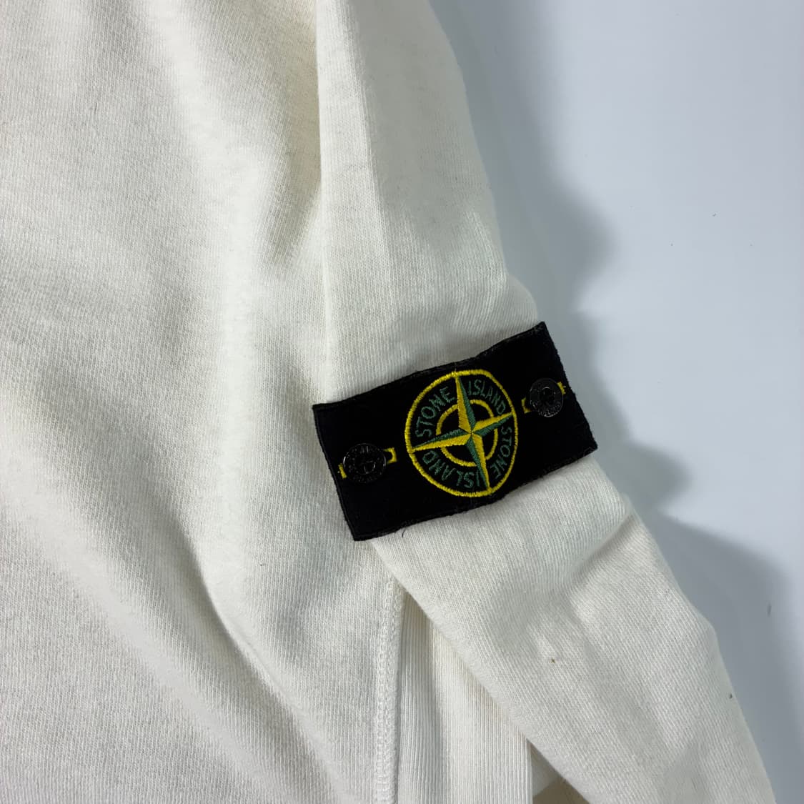 Stone island  스톤 아일랜드 와펜 내츄럴 화이트 맨투맨 상품이미지3