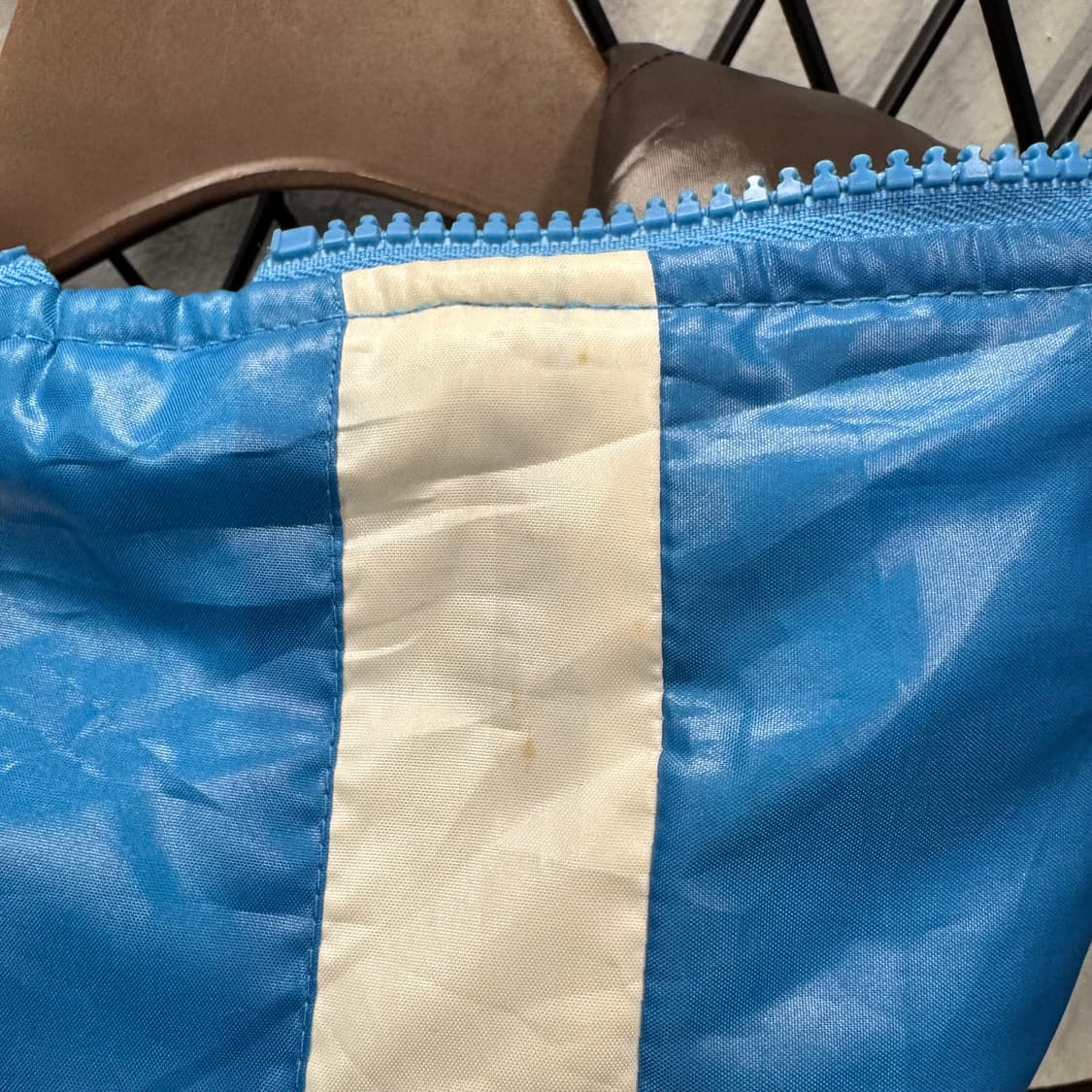 MODIFIED 모디파이드 후드 패딩 베스트 패치워크 디테일 블루 상품이미지8