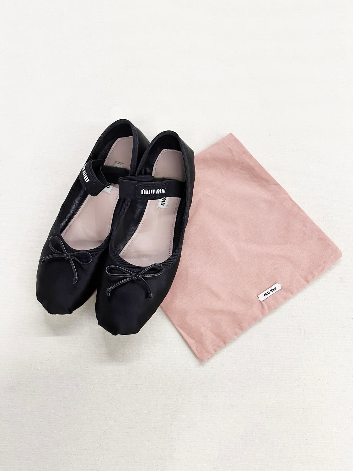 미우미우 새틴 발레리나 슈즈 235 상품이미지1