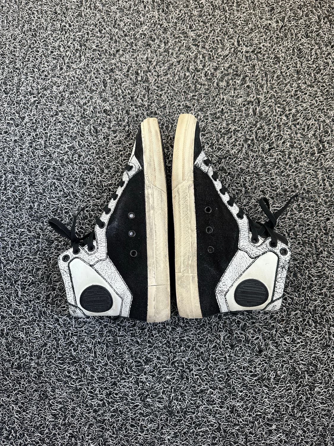 골든구스 하이탑 스니커즈 블랙/화이트 39/250 상품이미지2