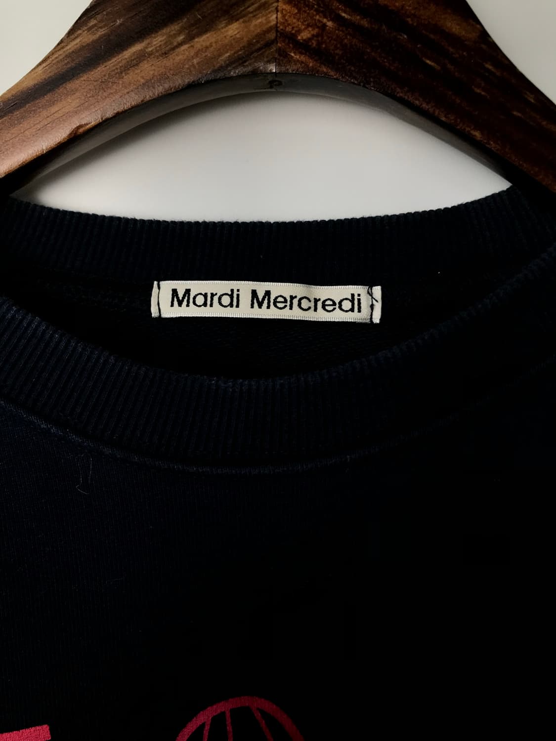 마르디 메크르디 빅로고 네이비 맨투맨 상품이미지5