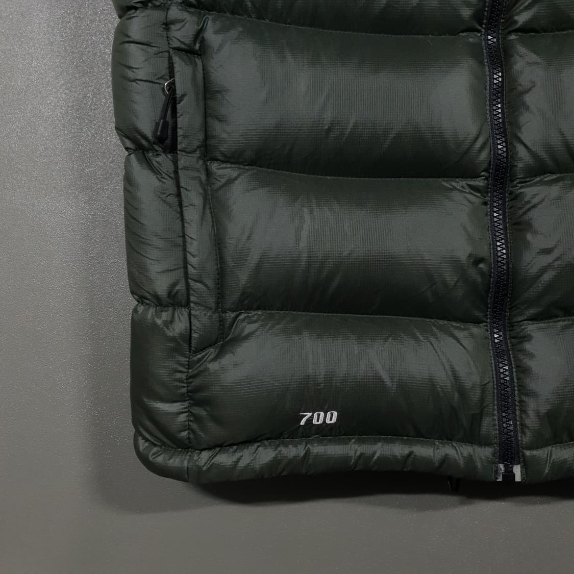 실측 M (95) 노스페이스 700 눕시 패딩 조끼 베스트 카키 블랙 상품이미지3