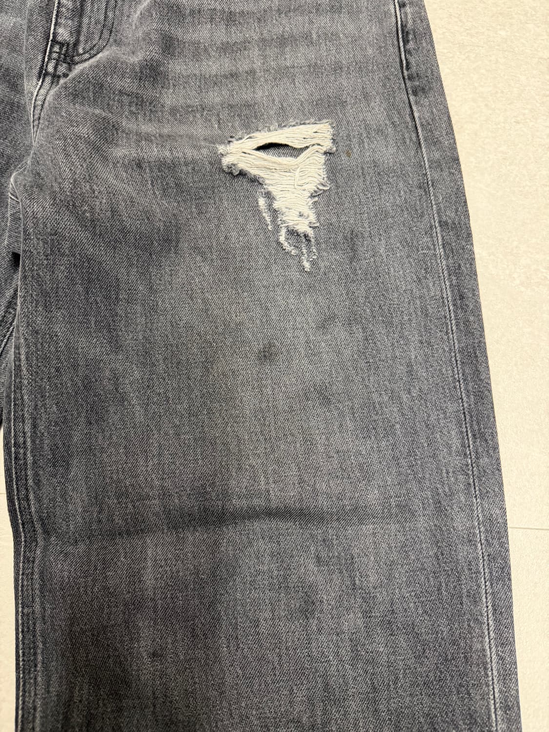 Jw 앤더슨 디스트레스드 버켓 진 팬츠 상품이미지4