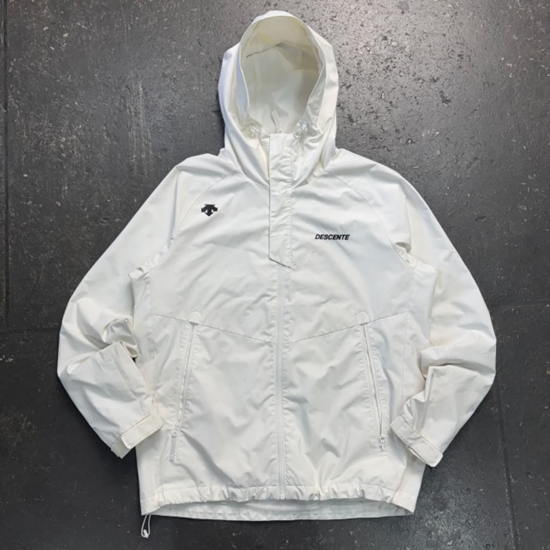 100 데상트 바람막이  상품이미지1