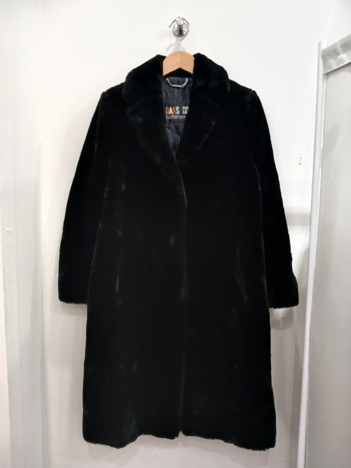 닥스 블랙퍼 코트 상품이미지1