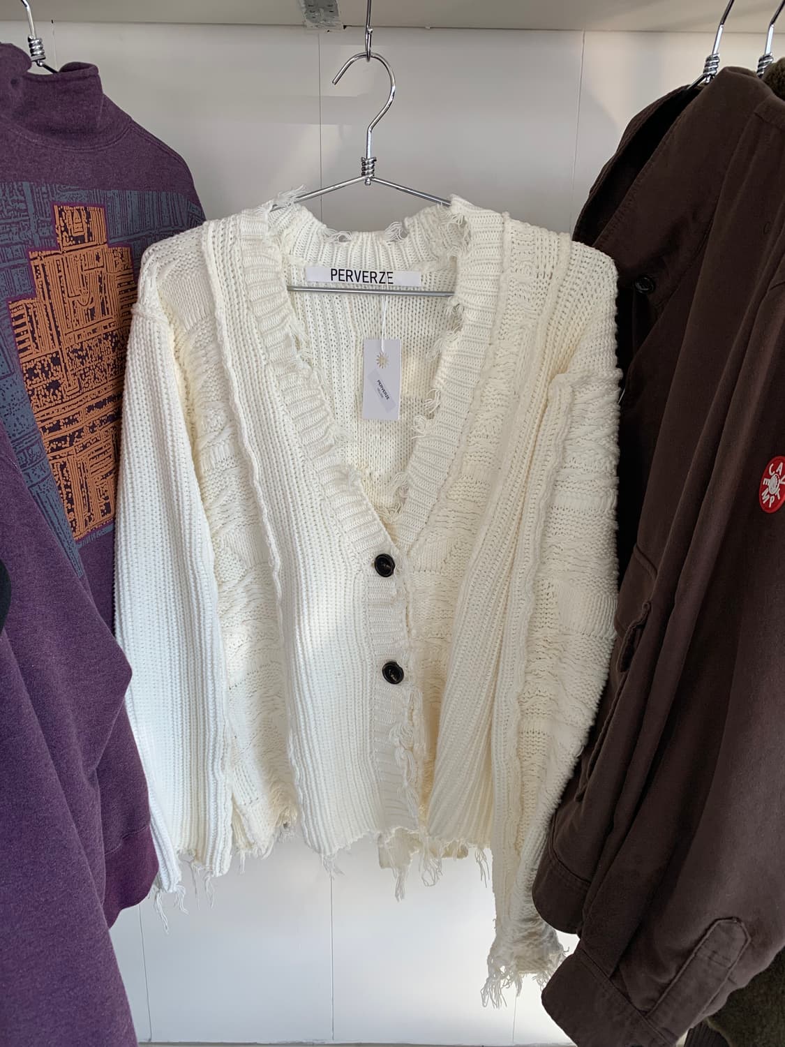 Perverze 퍼버즈 데미지 니트 가디건 상품이미지1