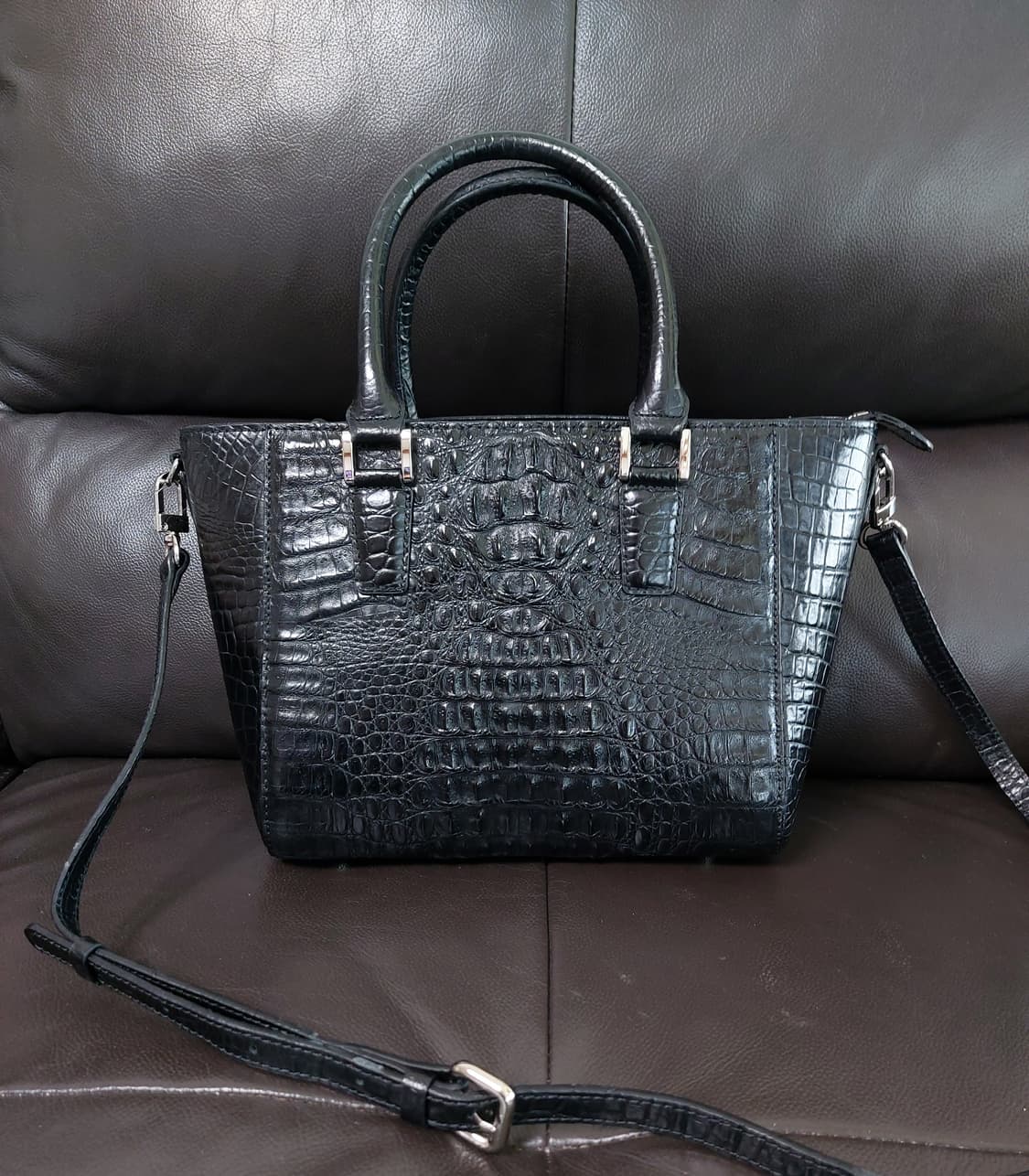 수아스티(SUASTI) 리얼 악어가죽 토트백 블랙

- 상품이미지1