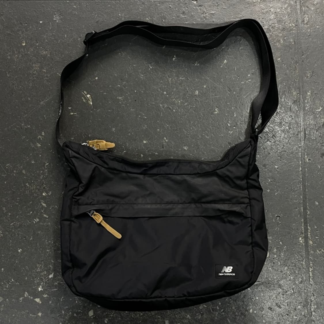 뉴발란스 크로스백  상품이미지1