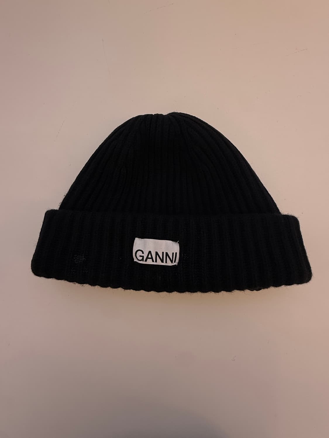 가니(GANNI) 로고 패치 울 리브드 비니 상품이미지1