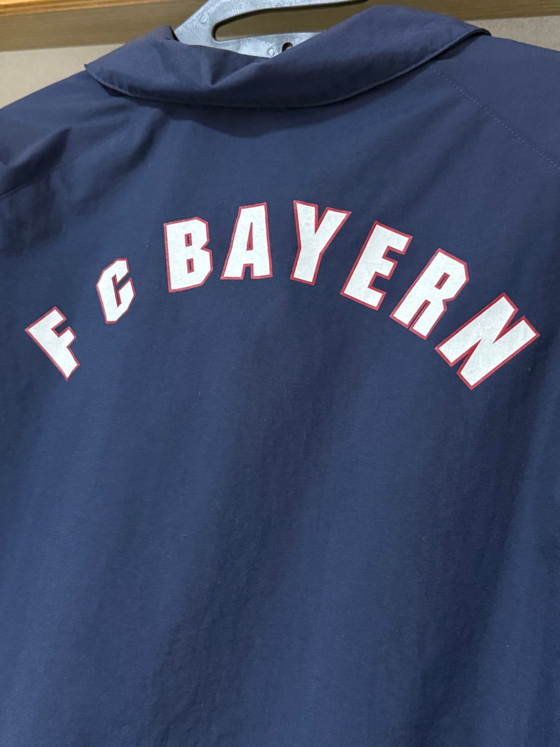 아디다스 FC 바이에른 뮌헨 코치 자켓 상품이미지4