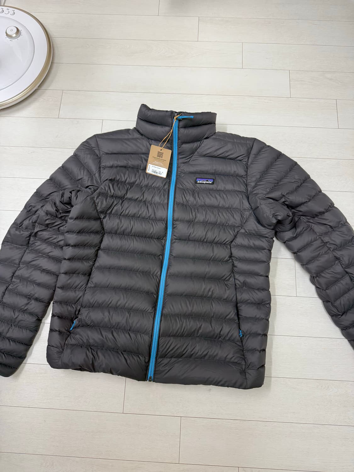 25fw 파타고니아 패딩 M 사이즈 롯데백화점 명동 구매  구매후 3회착 상품이미지1