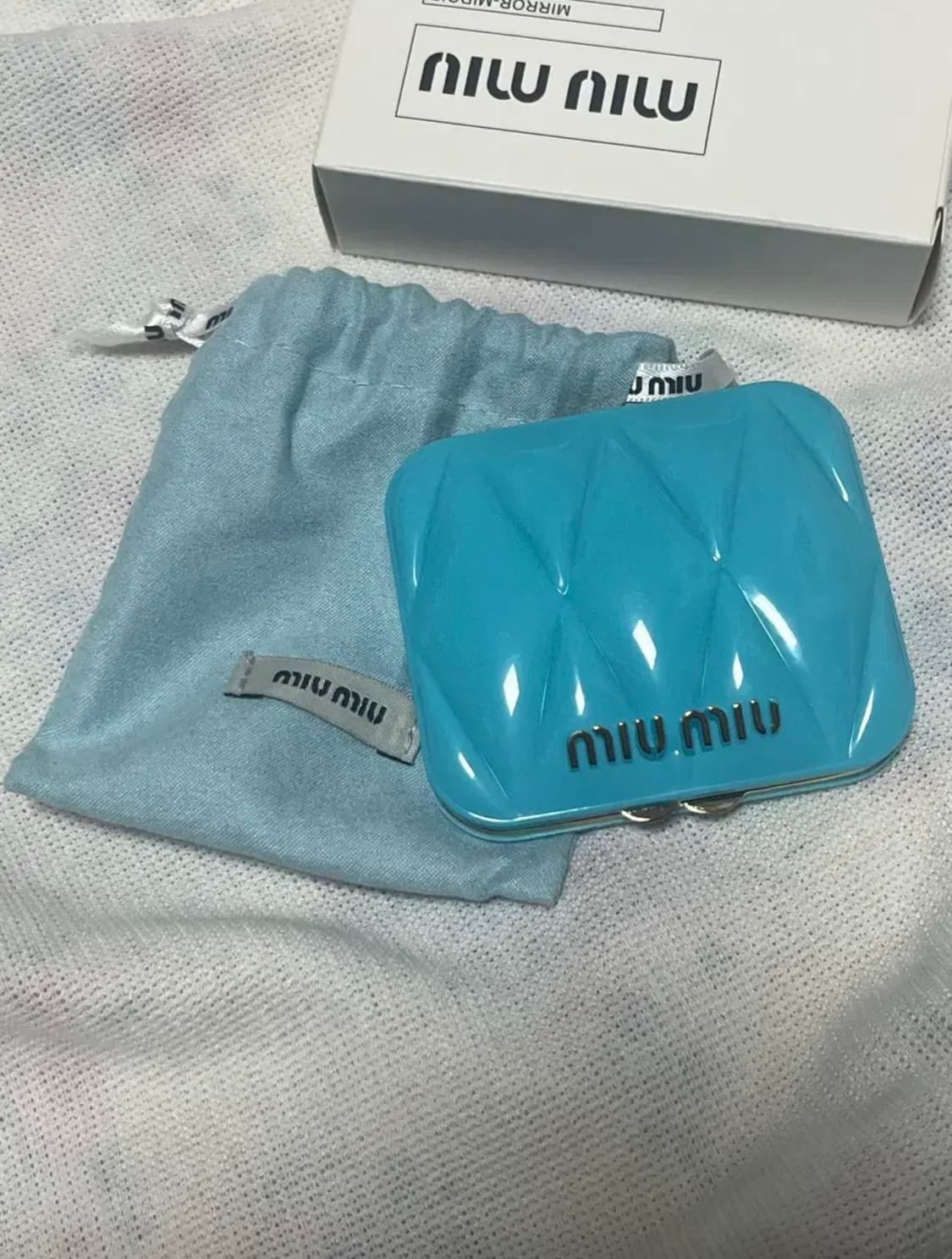 미우미우 퍼퓸 컴팩트 미러 상품이미지1