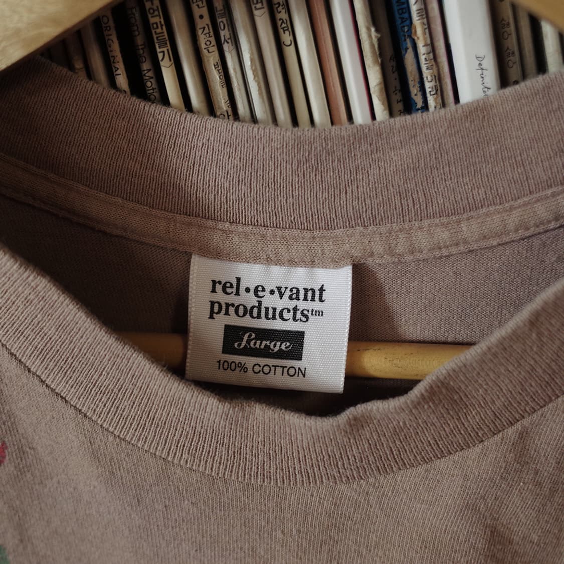 90's Rel-e-vant Products AOP T-shirt 상품이미지8