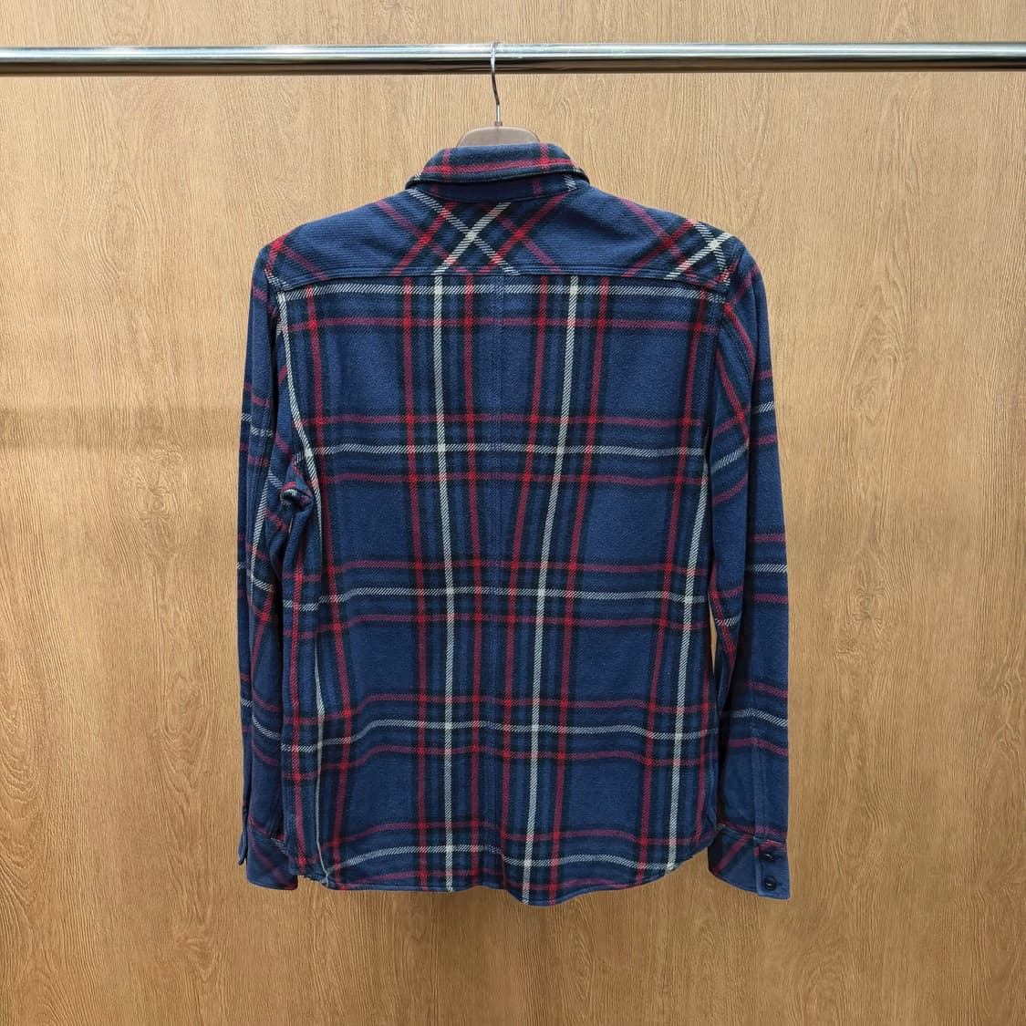 디젤 코튼 긴팔 셔츠 플랩 포켓 로고 자수 패치 디테일 레귤러핏 블루 상품이미지3