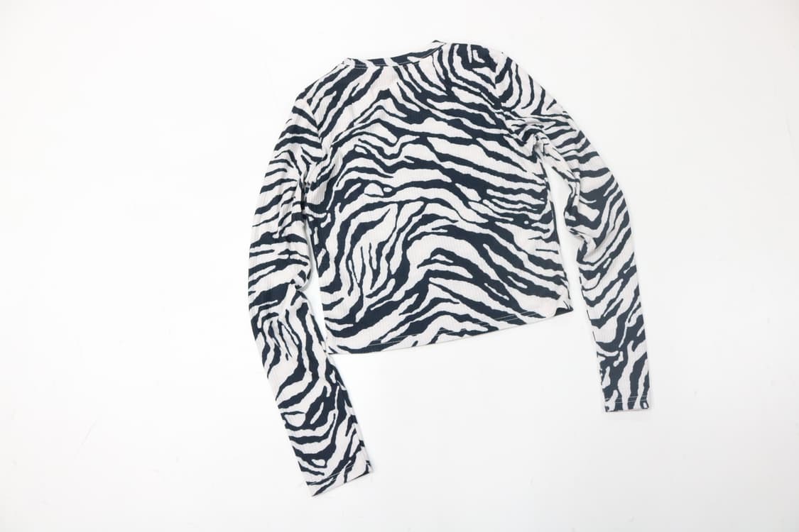 DAZY 데이지 지브라 패턴 슬림핏 크롭 긴팔 티셔츠 상품이미지6