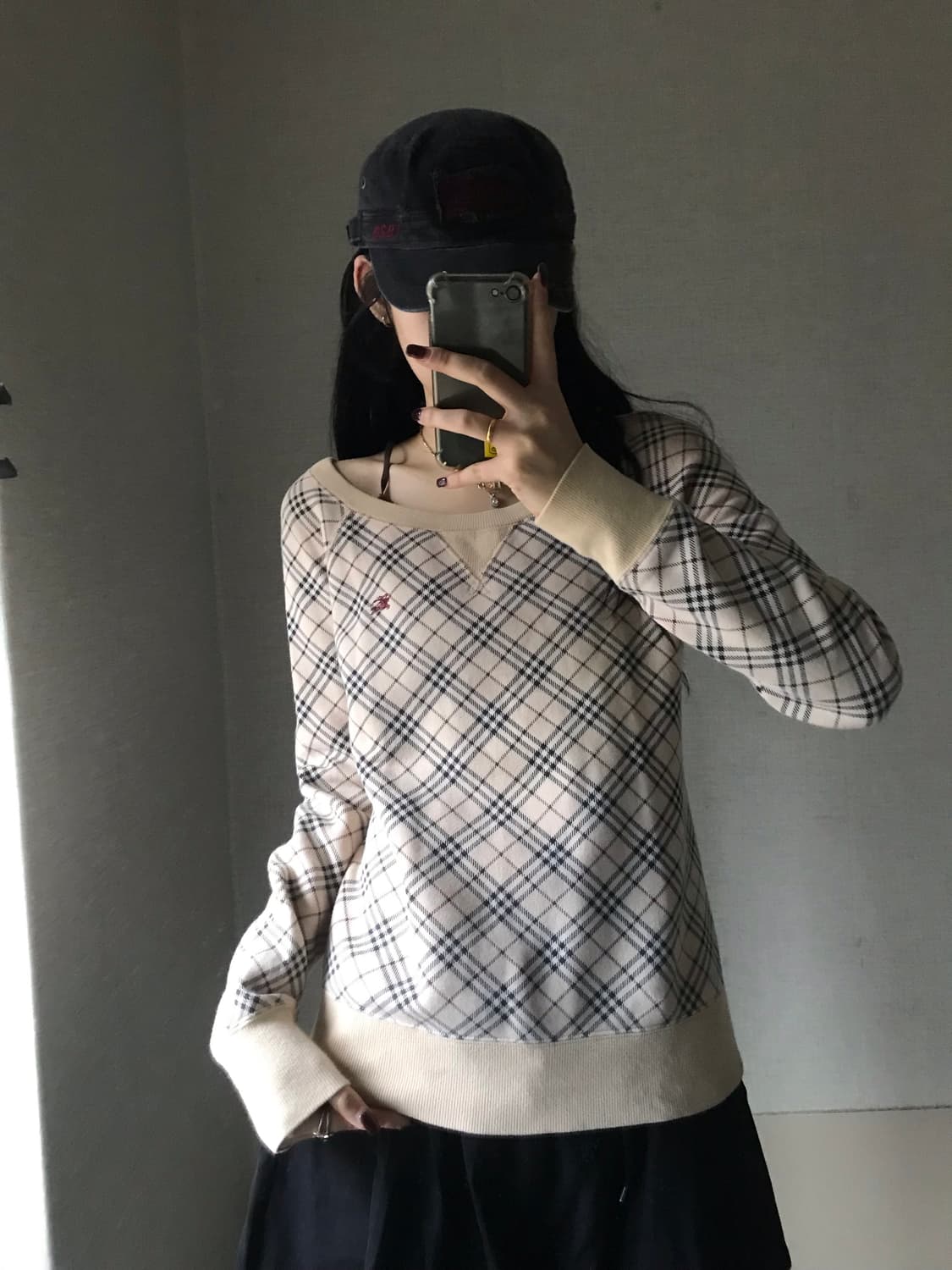 버버리 노바체크 오프숄더 맨투맨 상품이미지4